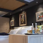 Degli Artisti Art 4*