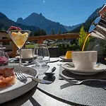 Degli Artisti Art Hotel 4*