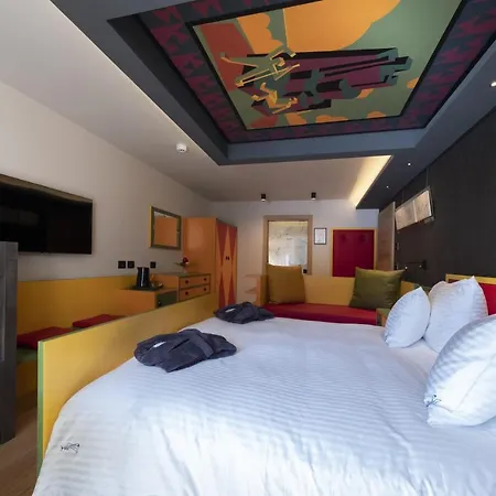 Degli Artisti Art 4*