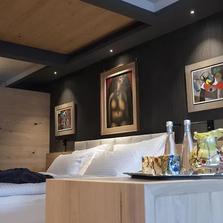 Degli Artisti Art 4*