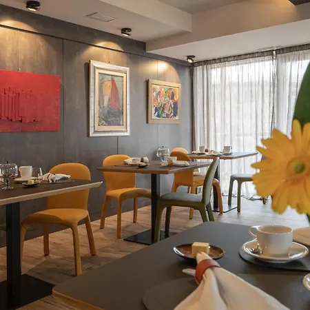 فندق Degli Artisti Art 4*