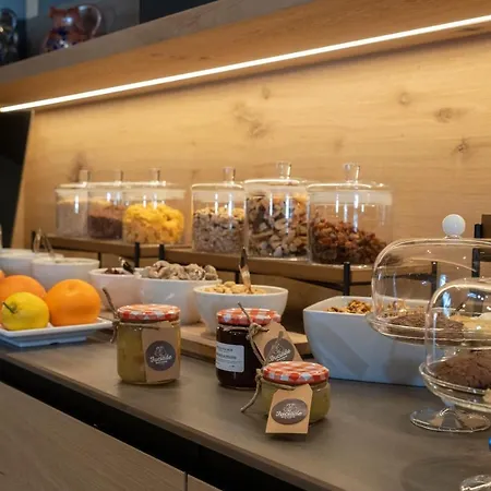 Degli Artisti Art 4*