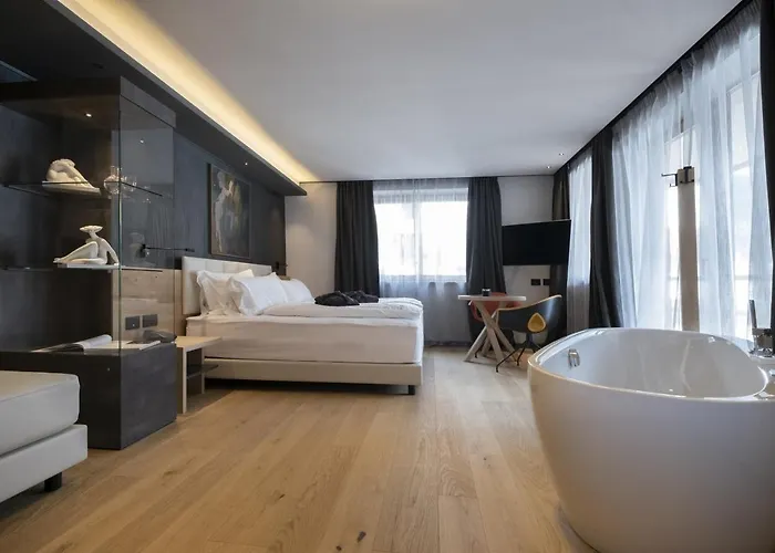 Готель Degli Artisti Art 4*