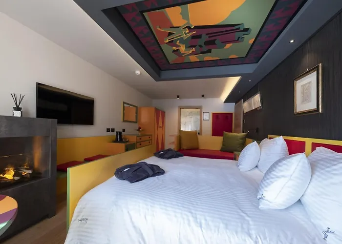 Degli Artisti Art 4*