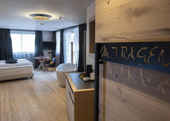 Degli Artisti Art Канацеї