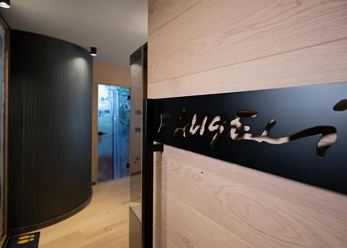 Degli Artisti Art 4*