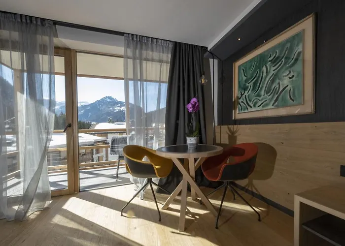 Degli Artisti Art Канацеї