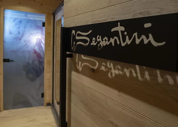 Degli Artisti Art Канацеї