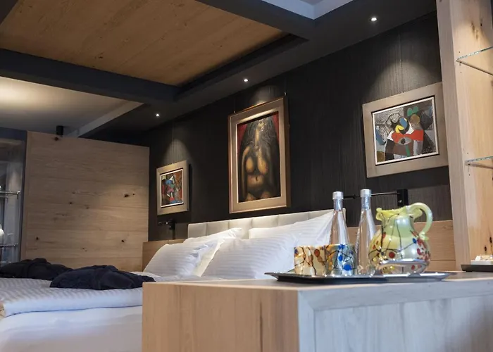 Degli Artisti Art 4*