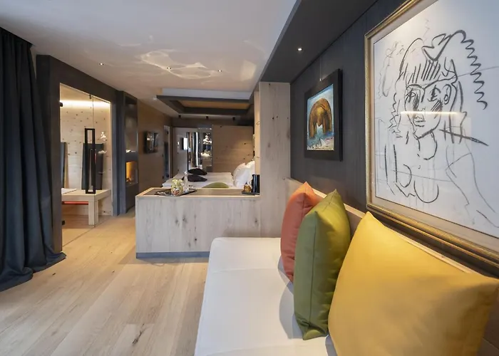 Degli Artisti Art Канацеї