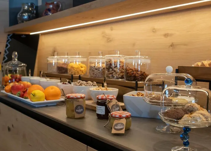 Degli Artisti Art 4*