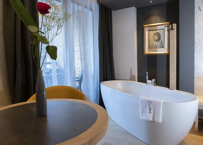 Degli Artisti Art Канацеї